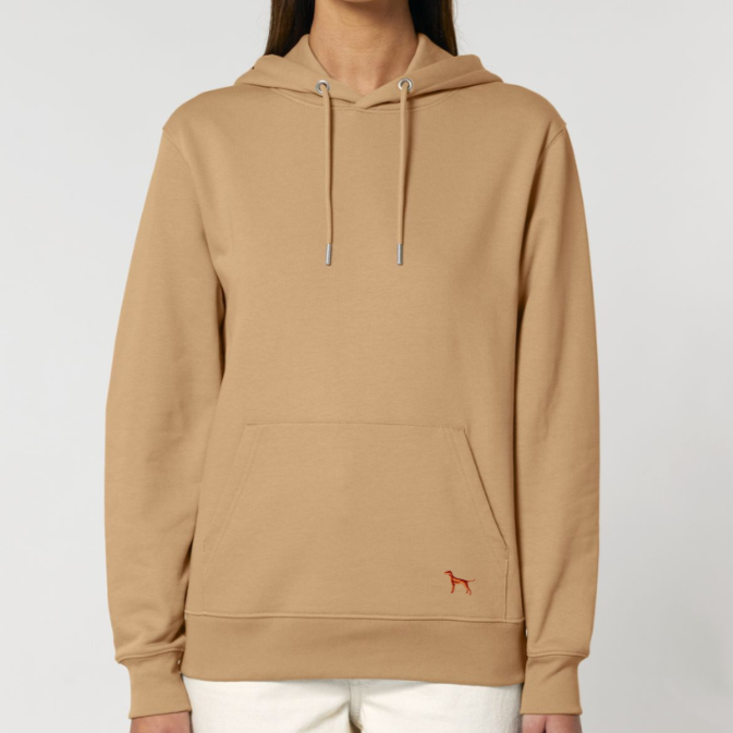 ein hoodie in latte farbe mit stickerei von wolrd of dogs