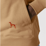 eine stickerei auf der kangururtasche eines hoodies