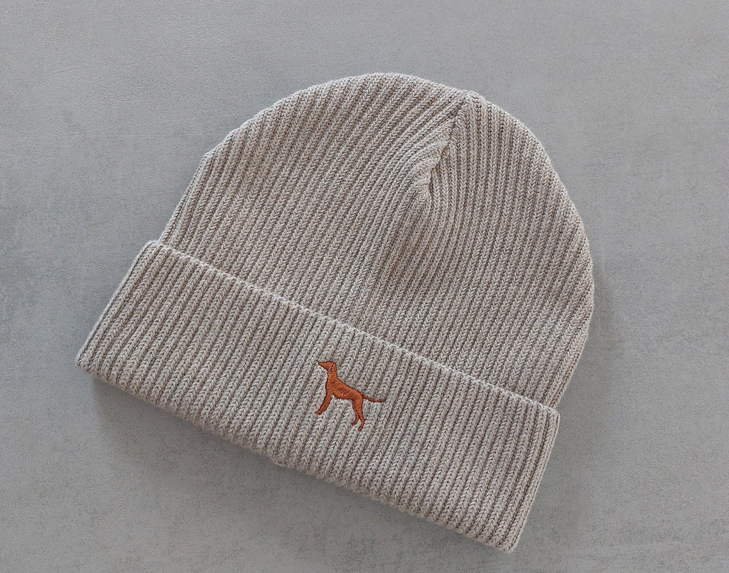 Wintermütze - Sand mit Stickerei - www.Worldofdogs.store
