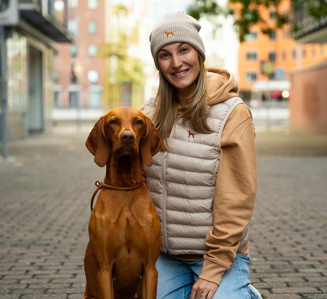 Wintermütze - Sand mit Stickerei - www.Worldofdogs.store
