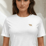 Women's Relaxed T-Shirt mit Vizsla Stickerei - www.Worldofvizsla.com